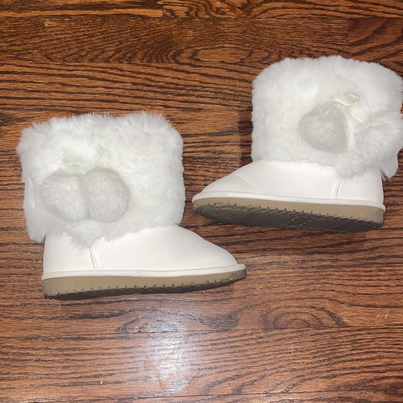 COPY - Girls WHITE Furr Boots| Size 8 The Children’s Place - Picture 3 of 5